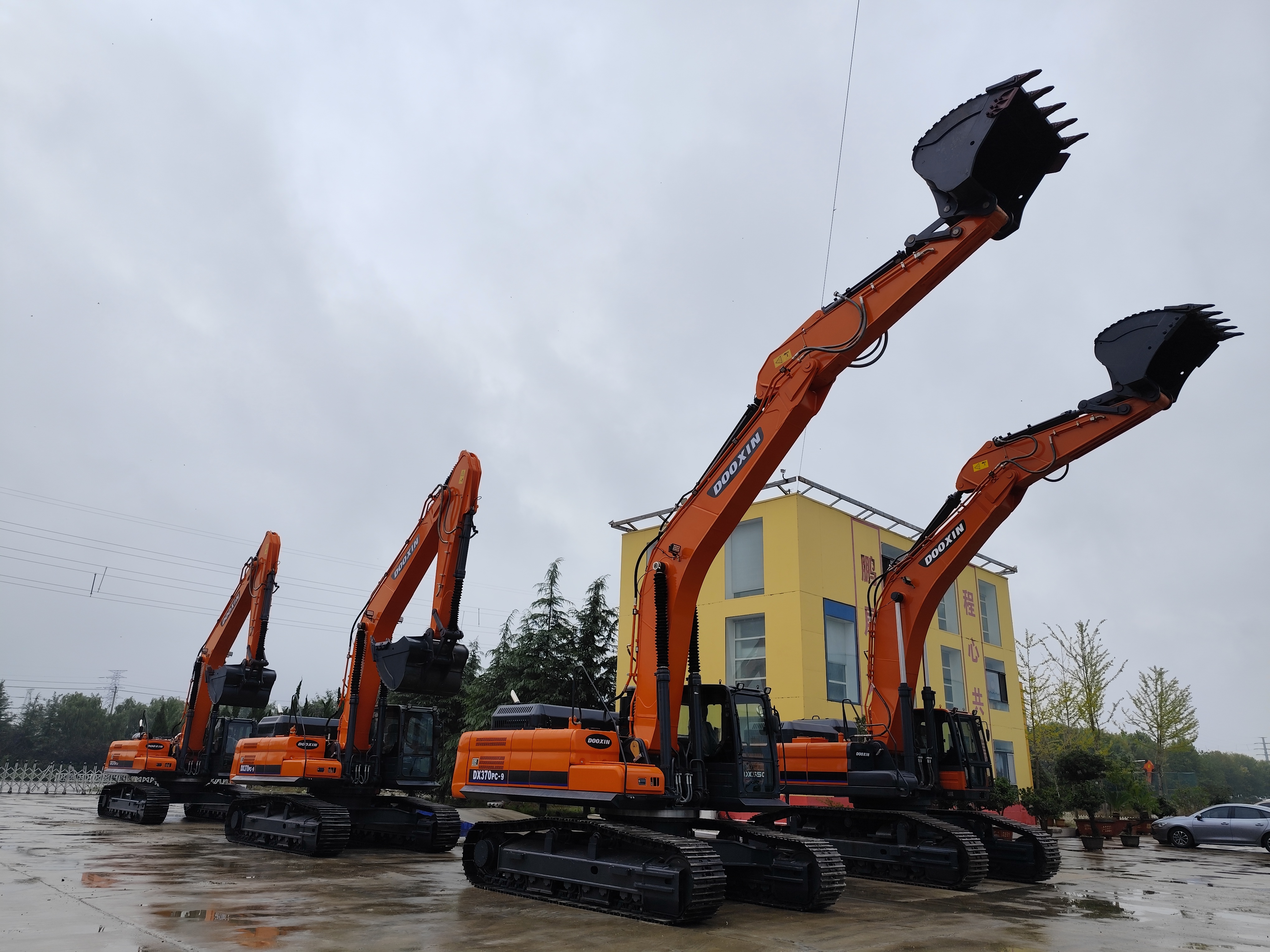 इक्वेडरका ग्राहकहरूको प्रतिनिधिमण्डल भ्रमण गर्दैछ।