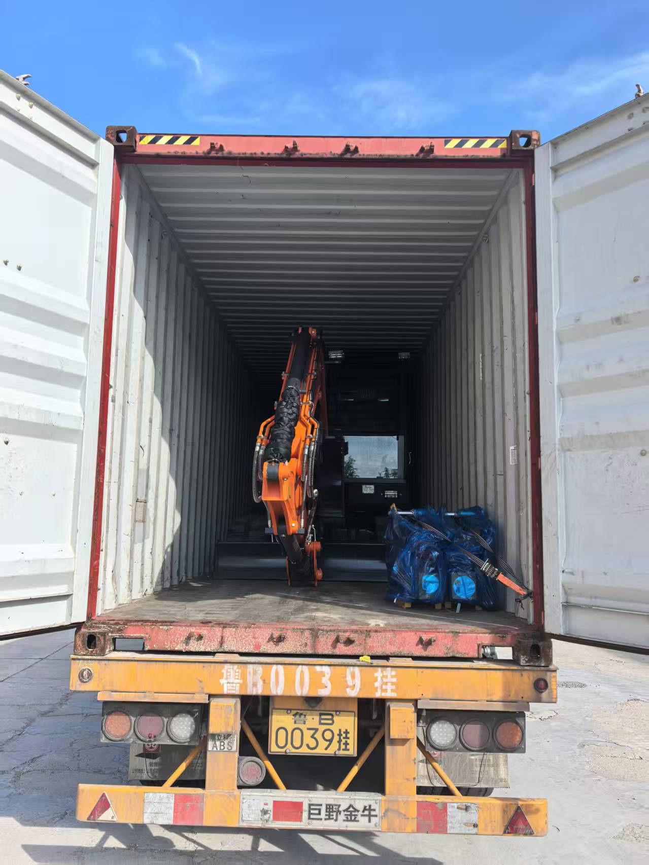 दुई 6.5T उत्खनन पठाइएको छ