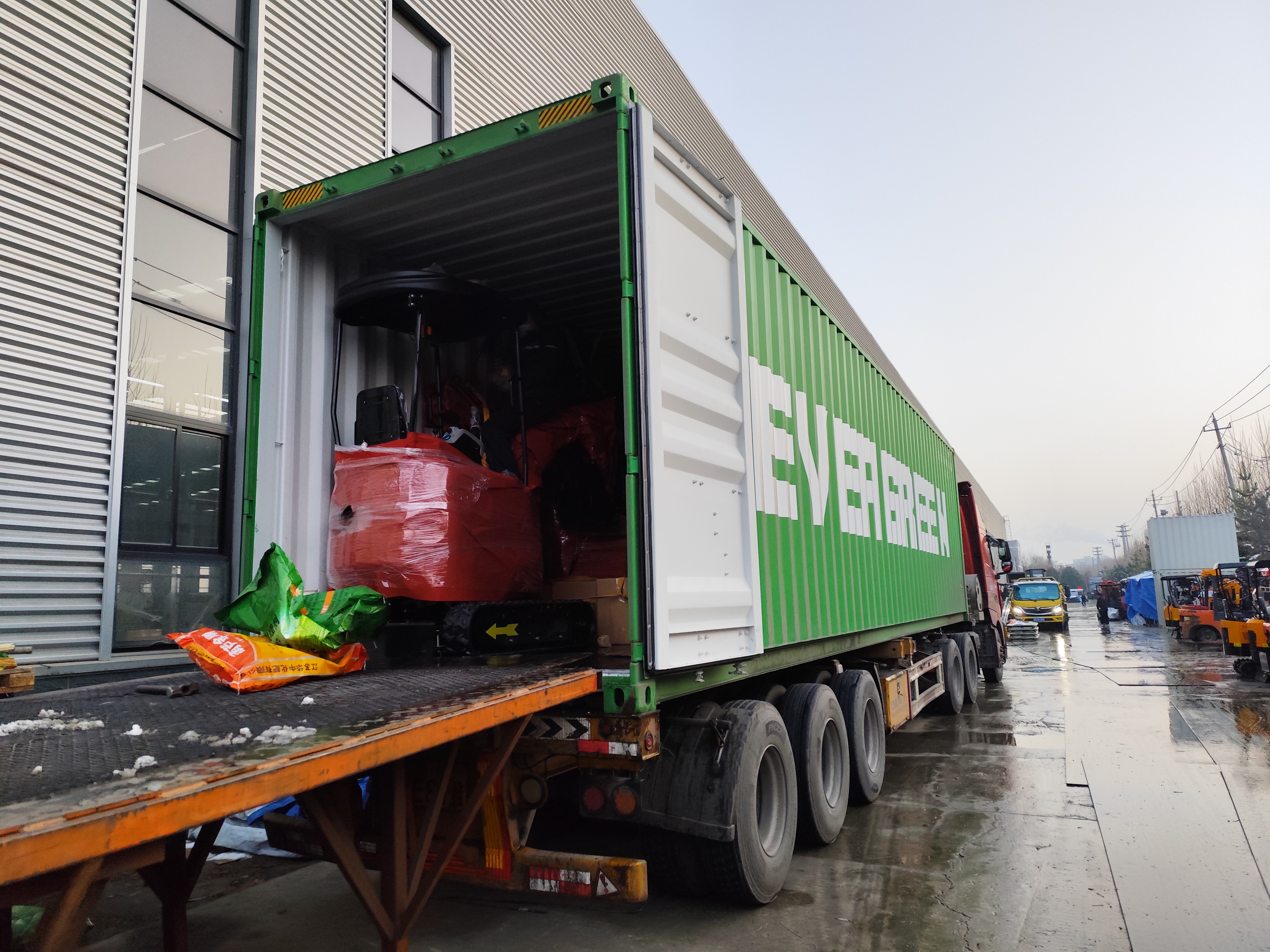 फ्रान्सेली ग्राहक मिनी उत्खनन उत्पादन पूरा भयो र पठाइयो